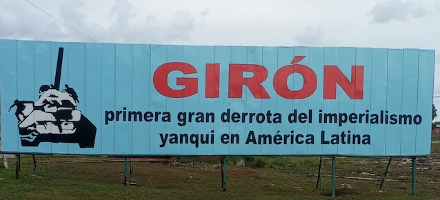 Cartello a Playa Giron che ricorda i fatti del 1861