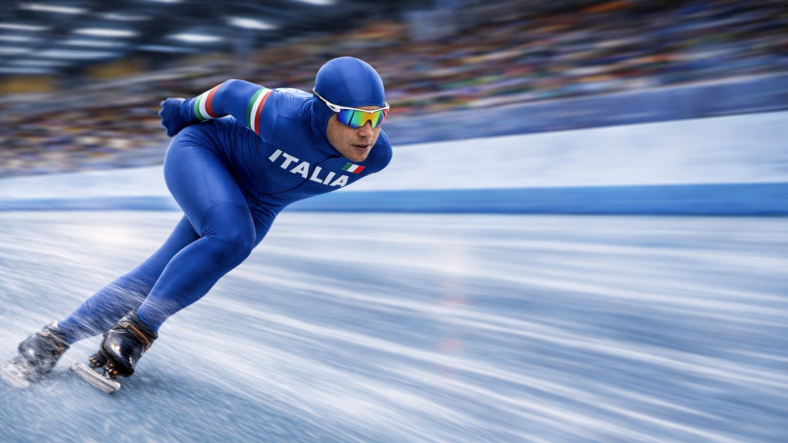 Pattinaggio di velocità su ghiaccio, come funziona lo sport olimpico e la differenza con lo short track