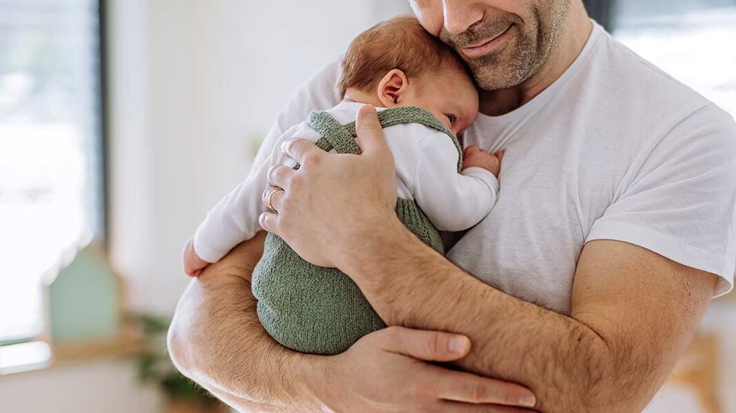 Perché il congedo paritario è stato bocciato: cos’è e cosa prevedeva la proposta di legge