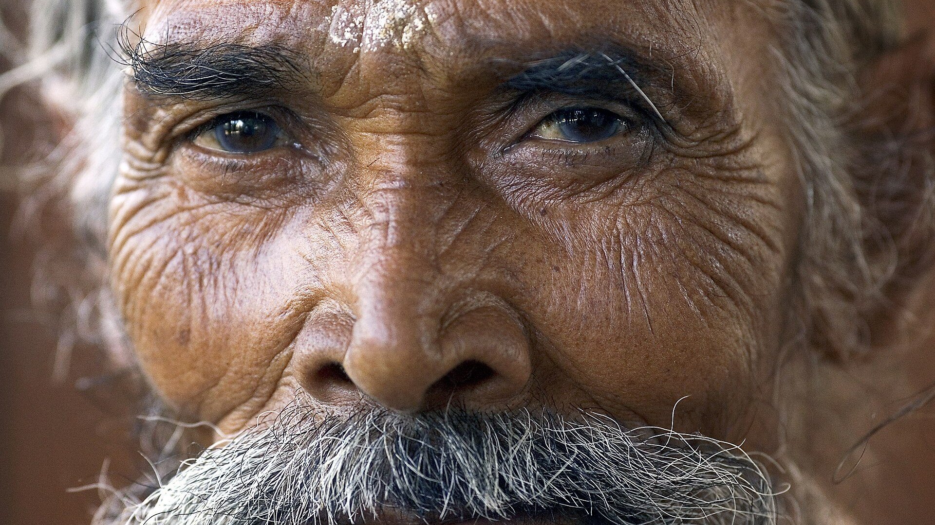 Perché in alcune culture il contatto visivo non è ben visto