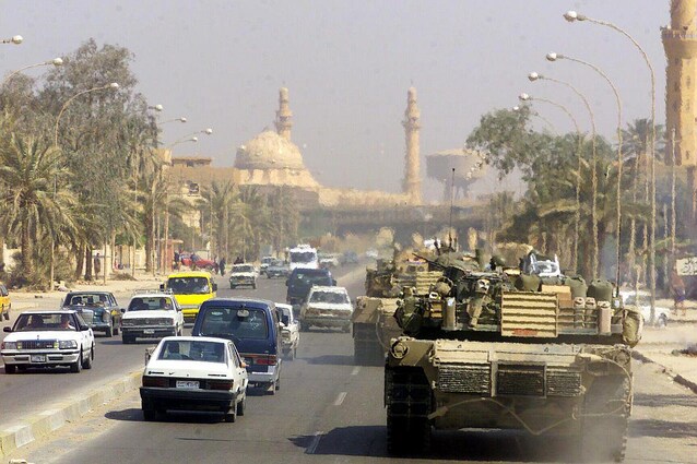 Veicoli americani a Baghdad (credit Wikimedia Commons)