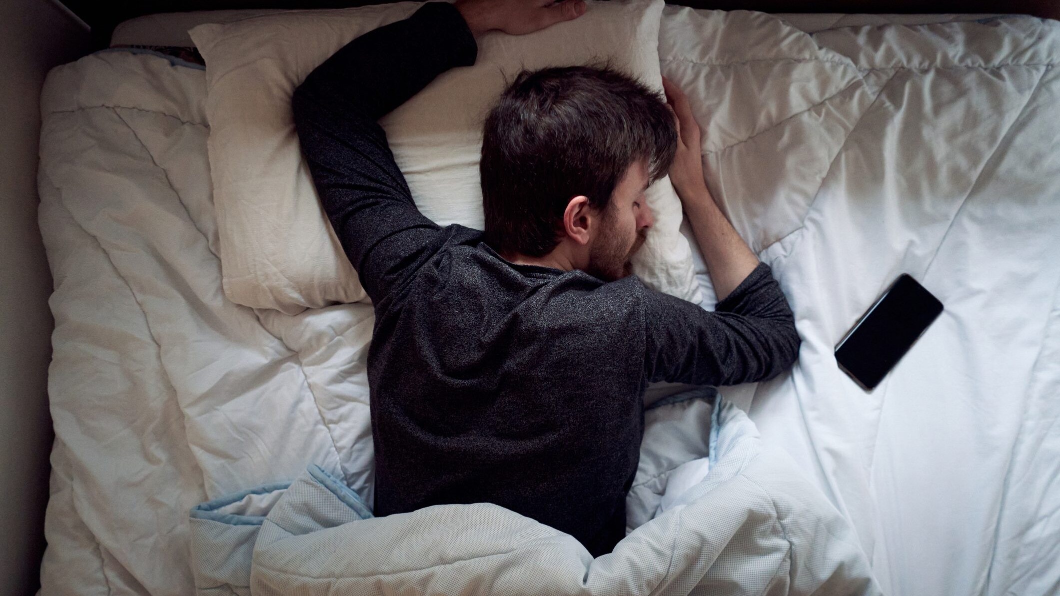 dormire con cellulare vicino