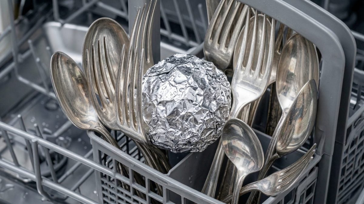 trucco-lavastoviglie-alluminio-argenteria
