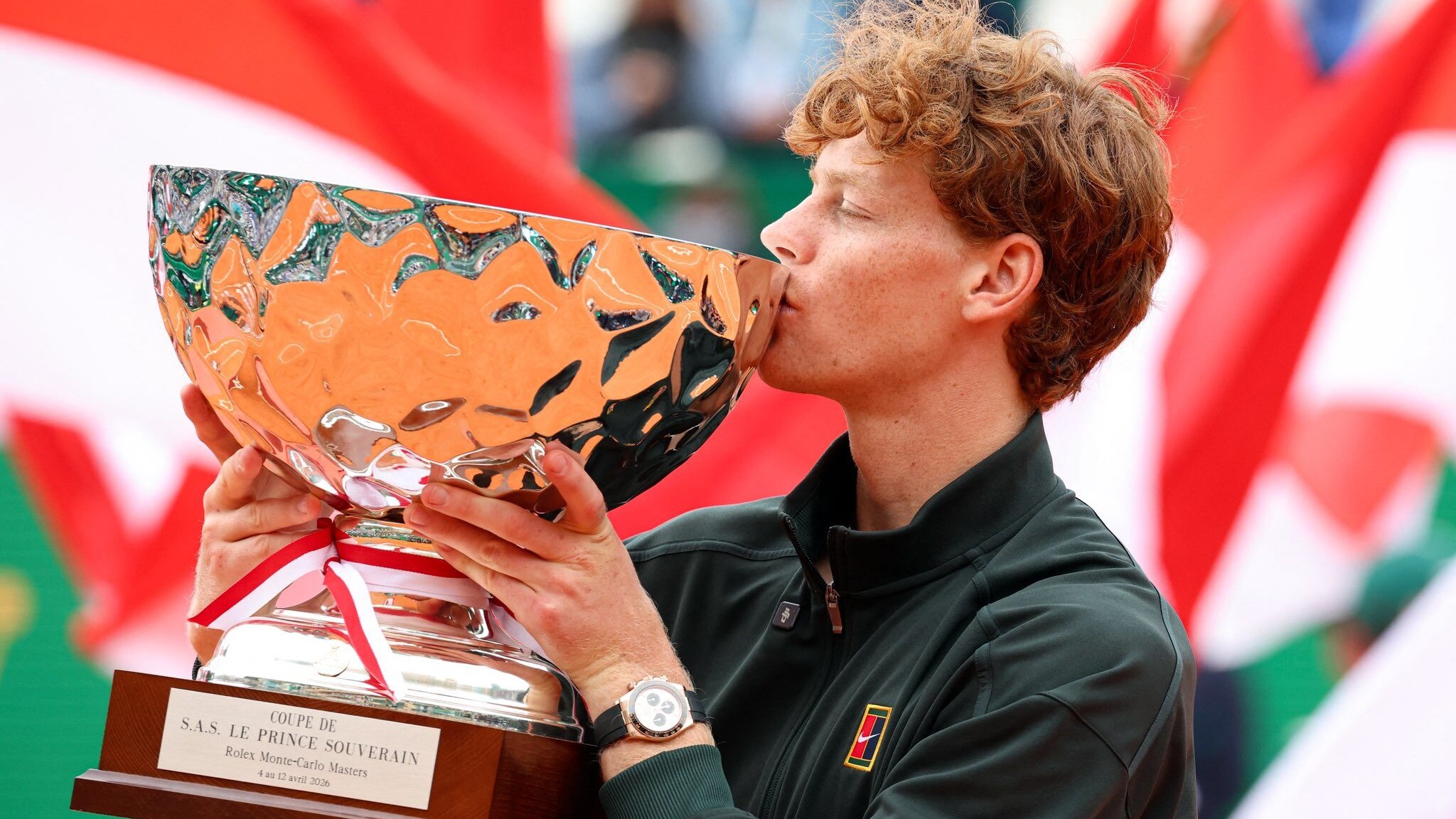 Jannik Sinner con la coppa del Masters 1000 di Montecarlo. Account Twitter Fitp