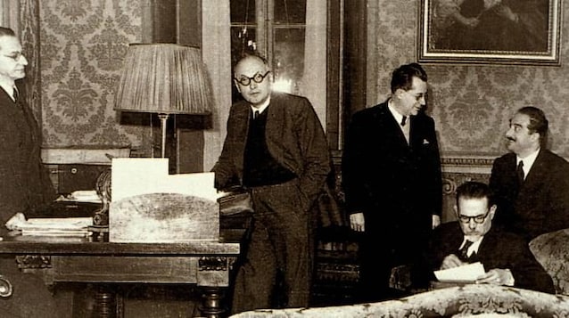 Riunione del Governo De Gasperi I nel 1945 (Wikimedia Commons)