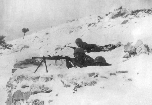 Soldati italiani durante l'inverno (Wikimedia Commons)