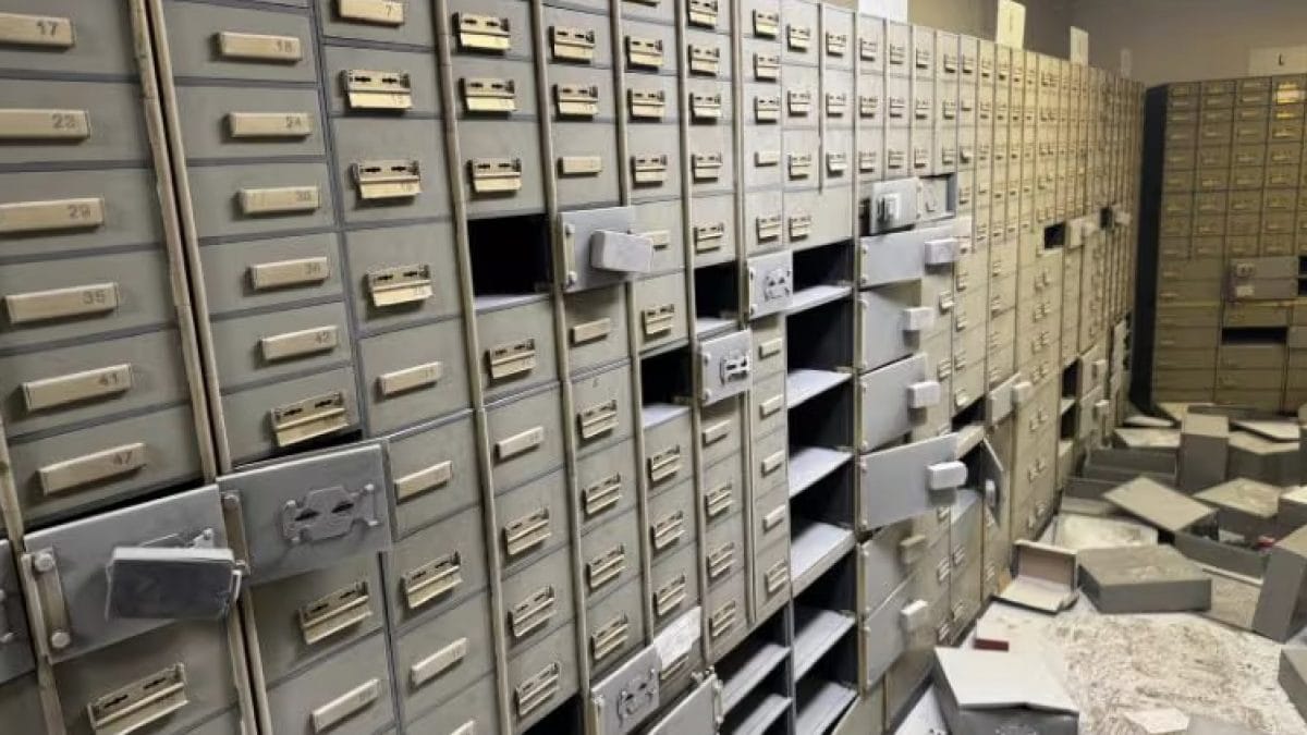 cassette-sicurezza-banca-napoli-rapina