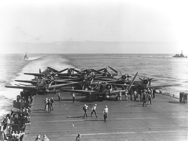 Aerei americani sulla Enterprise (Wikimedia Commons)
