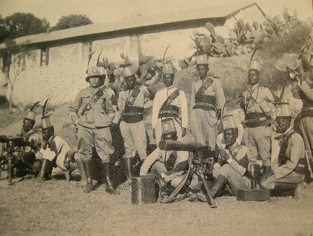 Ascari eritrei (Wikimedia Commons)