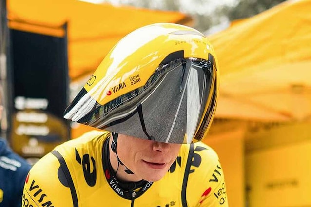 Il casco Giro Aerohead 2.0, indossato da Jonas Vingegaard - via x.com @NeozOne