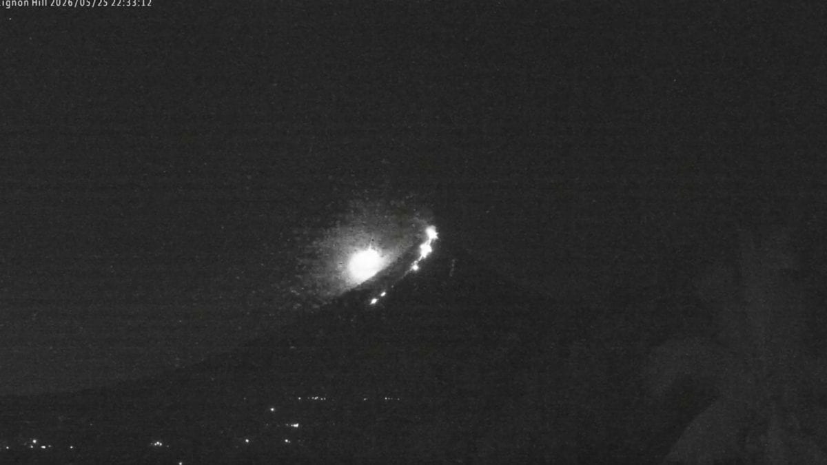 vulcano-mayon-meteora