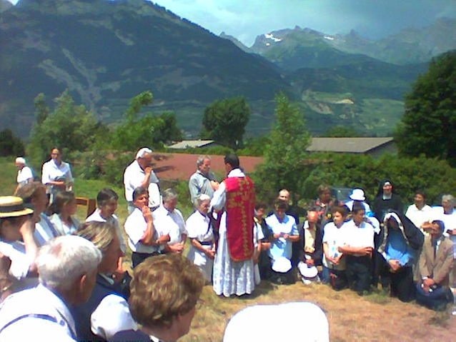 Benedizione della Fraternità San Pio X a Econe, Svizzera (Wikimedia Commons)