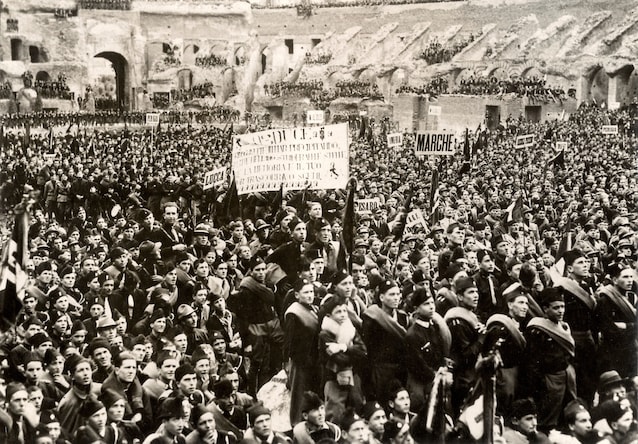 Avanguardisti dell'ONB al Colosseo per l'anniversario della marcia su Roma