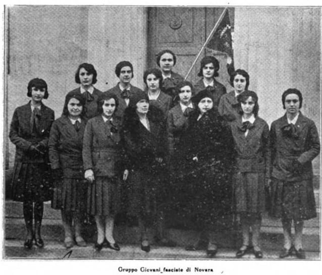 Inaugurazione del gagliardetto del Fascio Femminile di Novara, in "La donna italiana", a. 8, n. 2, febbraio 1931