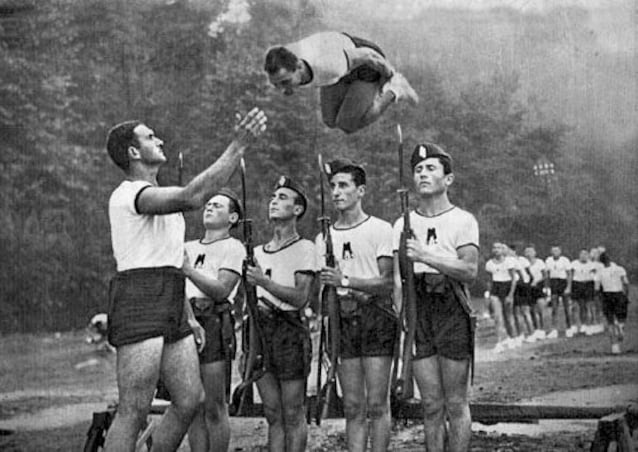 Esercizi di coraggio per il sabato fascista