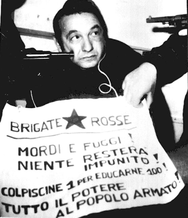 Dirigente Macchiarini sequestrato e fotografato (Wikimedia Commons)