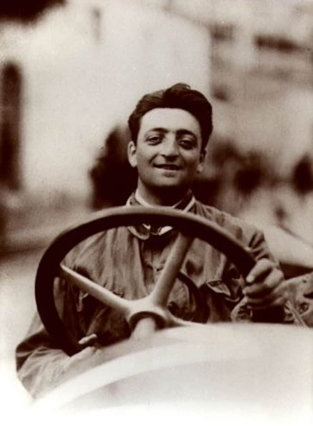 Enzo Ferrari pilota (Wikimedia Commons)