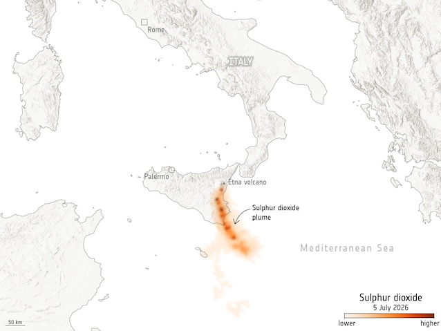 Sulphur_dioxide_concentrations_from_Mount_Etna_s_eruption_pillars