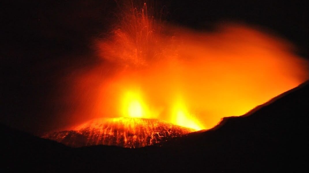 Nuova fase eruttiva dell’Etna: l’impatto del risveglio del Cratere Voragine sulle eruzioni vulcaniche future