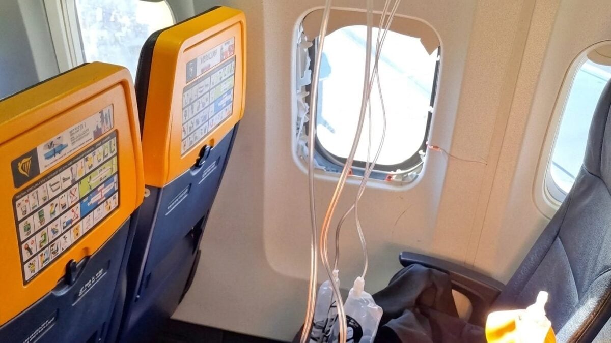 finestrino-ryanair-upscale