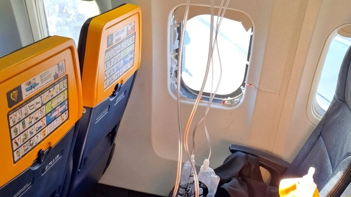 finestrino-ryanair-upscale